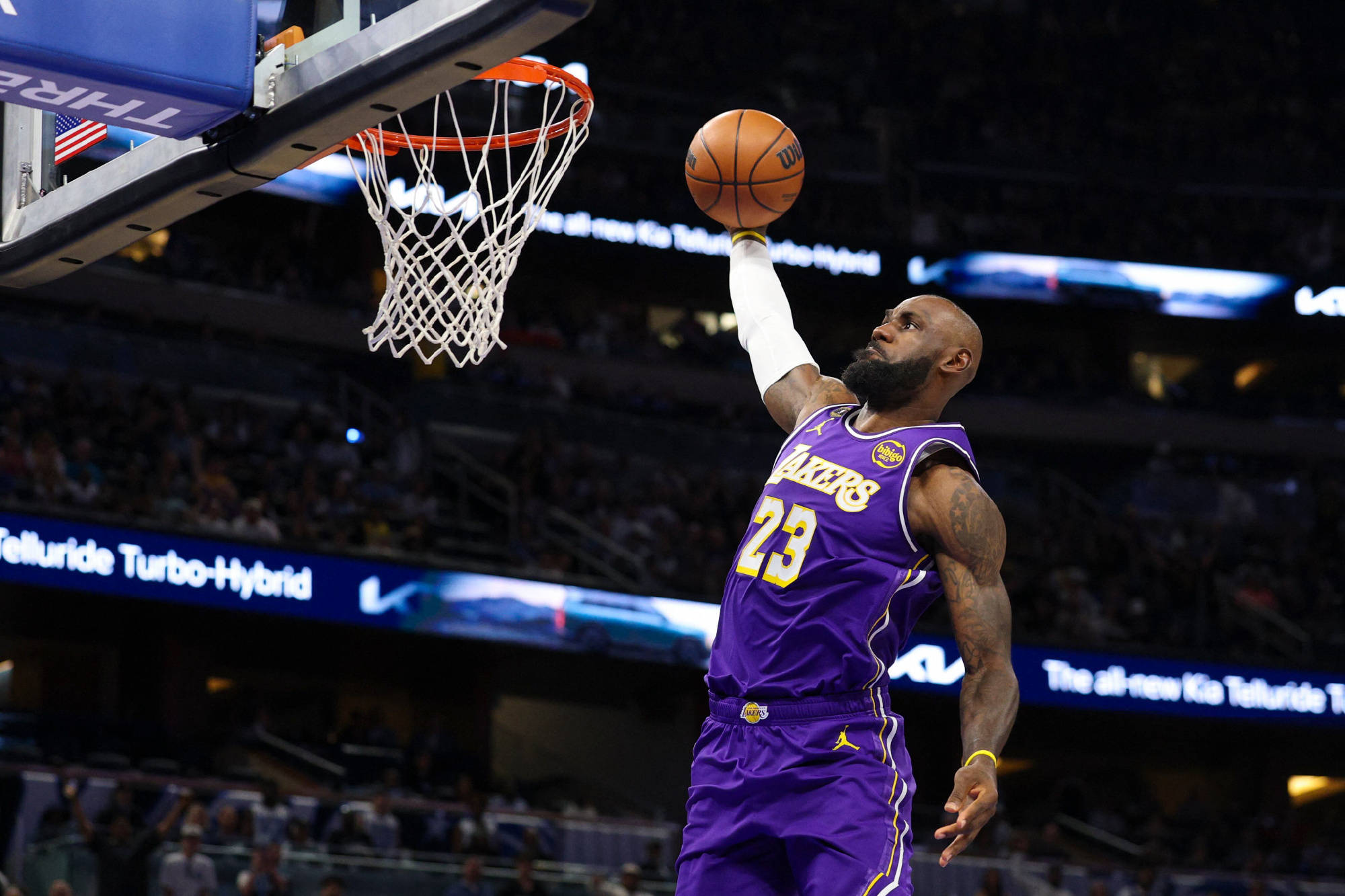 多米电竞- 太狠了！奥兰多魔术止住颓势备战欧篮联詹姆斯在湖人比赛中问鼎冠军，夏洛特黄蜂加时末段更衣室发声